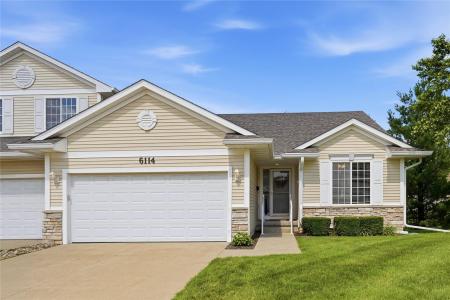 6114 Pinewood Court, Johnston, Iowa 50131, Stati Uniti