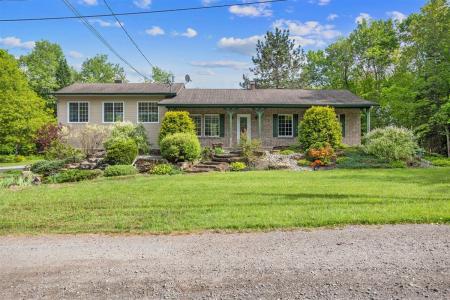 6 Rue Marcel, Saint-Hippolyte, Quebec J8A 2Z5, Kanada
