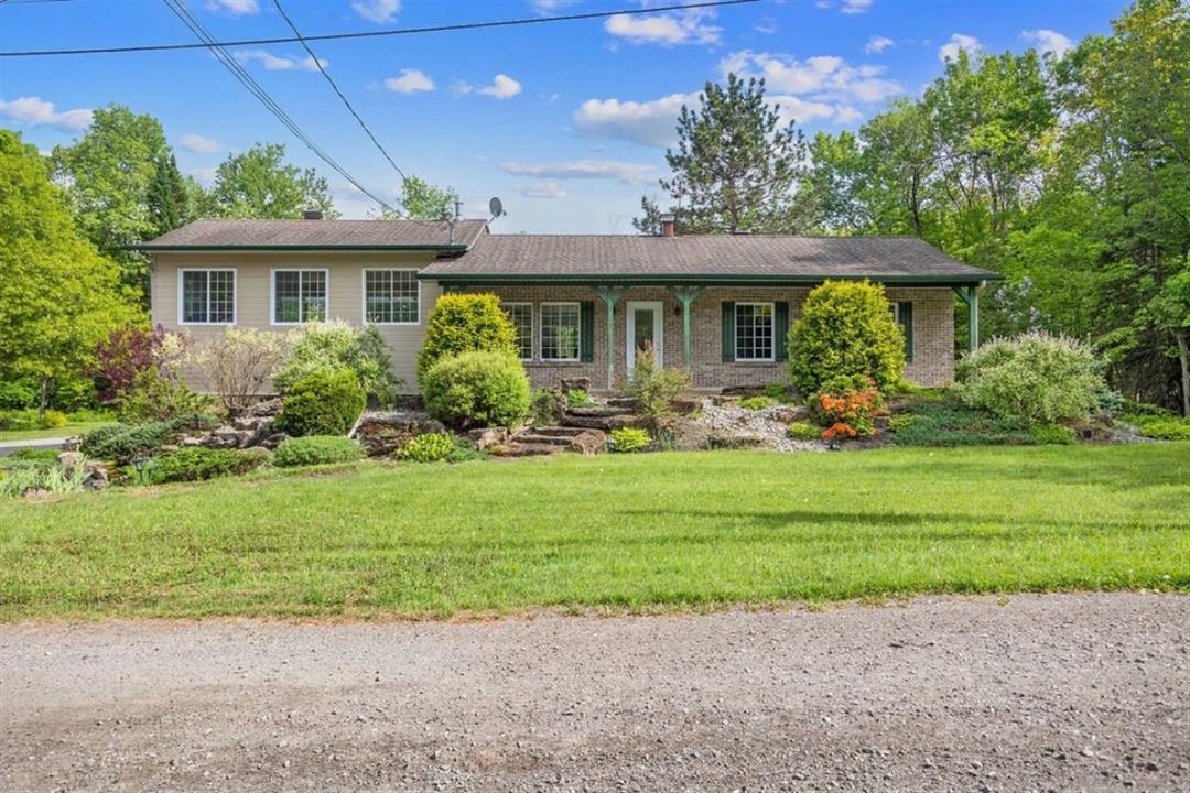 6 Rue Marcel, Saint-Hippolyte, Quebec J8A 2Z5, Canadá