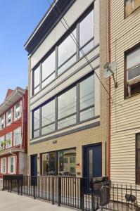 78 Zabriskie St , 3, Jc, Heights, New Jersey 07307, USA