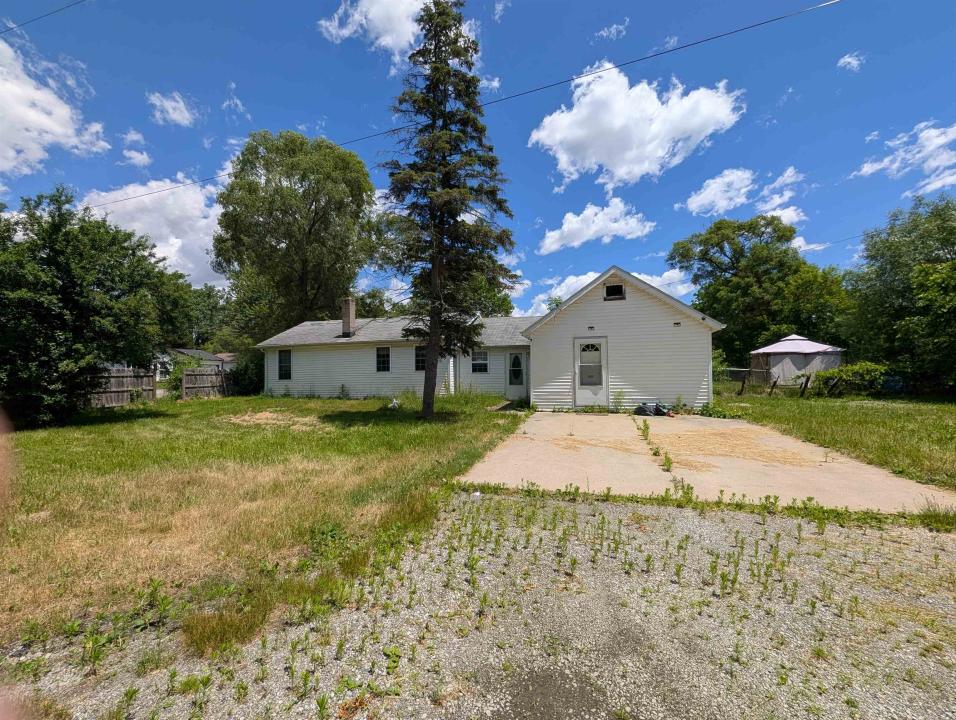 2286 California, Saginaw, Michigan 48601, États-Unis