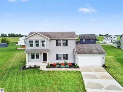 173 Crystal Court, Alma, Michigan 48801, USA