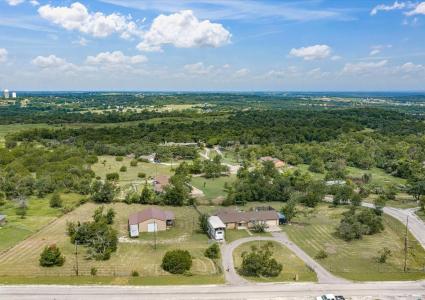 704 Land Of Goshen Drive, Springtown, Texas 76082