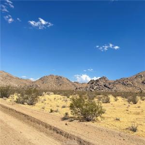 30455 Holmes Rd, Lucerne Valley, Californie 92356, États-Unis