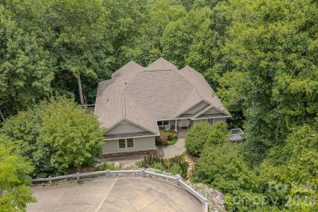 329 Mountain Crest Drive, Hendersonville, North Carolina 28739, Stati Uniti