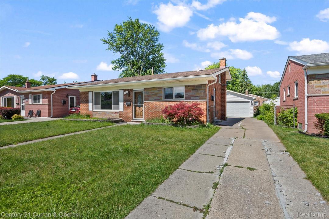 692 Easley Drive, Westland, Michigan 48186, USA