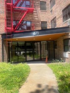 671 Bronx River Road 4G, Yonkers, New York 10704, USA