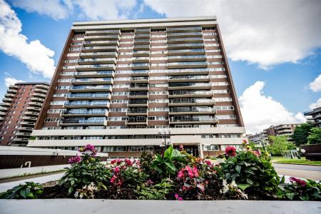 5720  Boul. Cavendish, Côte-Saint-Luc, קוויבק H4W 1S8, קנדה 