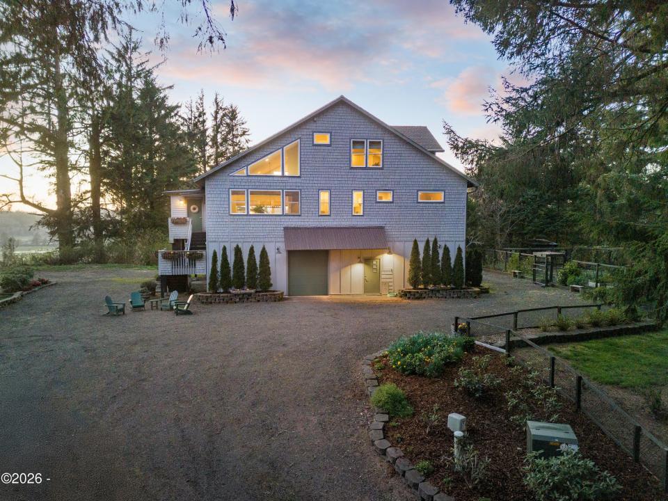 40195 Little Nestucca River, Cloverdale, Oregon 97112, USA
