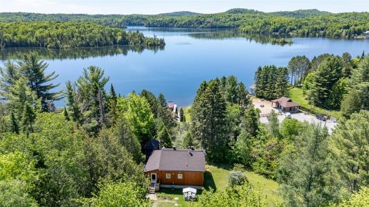 671-681  Ch. des Îles, Entrelacs, Quebec J0T 2E0, Canadá