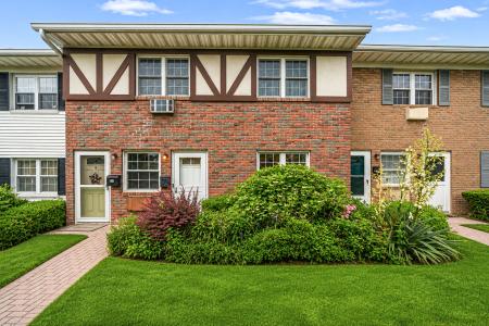 11 Springwood Dr, North Babylon, New York 11703, USA