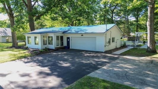 1005 Main Street, Houghton Lake, Michigan 48629, USA