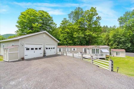 8642 Main Road, Huntington, Vermont 05462, USA