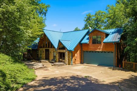 201 Clear Point Lane, Pigeon Forge, Tennessee 37863, USA