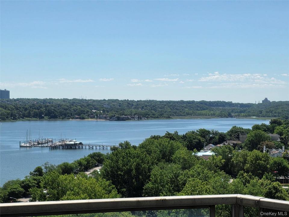 18-15 215th Street unit: 16 C, Bayside, New York 11360, Stati Uniti
