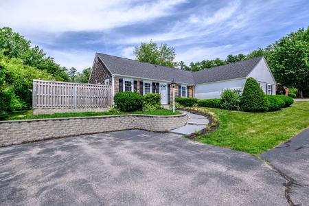51 Colonial Village, Falmouth, Maine 04105, USA