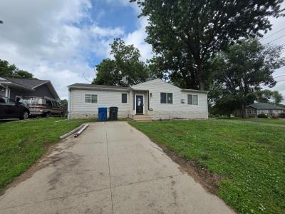1661 Newell, Waterloo, Iowa 50703, USA
