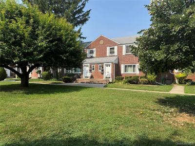 260-38 73 Avenue Unit #B1, Glen Oaks, New York 11004, États-Unis