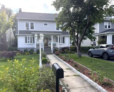 36 Earle Place, New Rochelle, New York 10801, USA