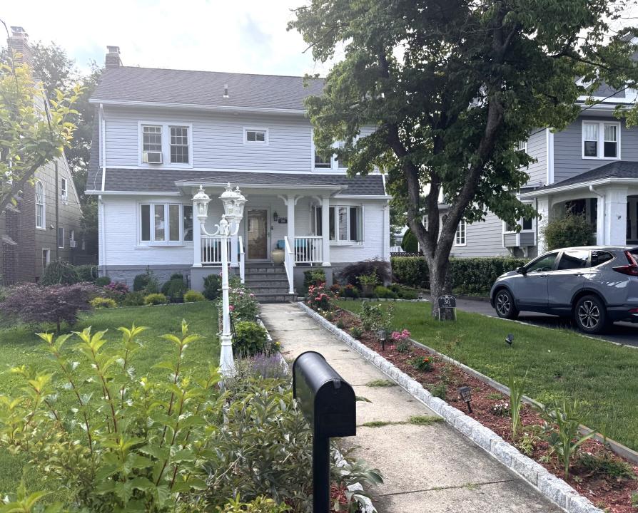 36 Earle Place, New Rochelle, New York 10801, USA
