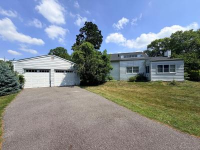126 Eaton Lane, West Islip, New York 11795, USA