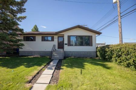 4833 49 STREET, Olds, Alberta T4H 1E3, Canada
