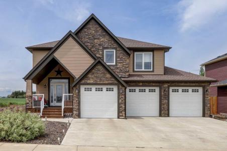705 WEST HIGHLAND LINK, Carstairs, Alberta T0M 0N0, Canada