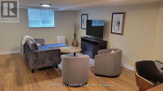 58 SOUTH KINGSWAY, Toronto (high Park-swansea), Ontario M6S 3T3, Canada