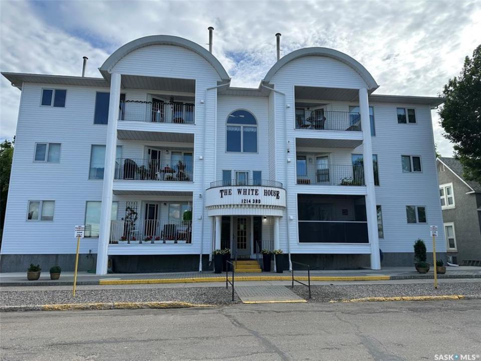 1214 3RD STREET, Estevan, Saskatchewan S4A 0R9, Kanada