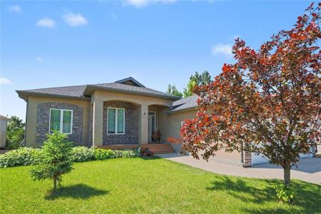 6 CLEARWATER AVENUE, Steinbach, Manitoba R5G 2J8, Canada