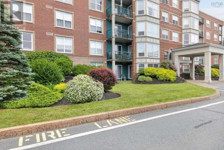 114 REGENCY PARK DRIVE, Halifax, Nova Scotia B3S 1R9, Canada