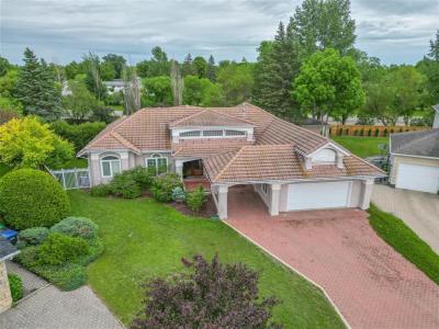 38 WATERLOO CRESCENT, Brandon, Manitoba R7B 3W7, Canada