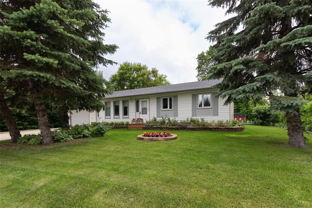 121 OAKVIEW AVENUE, Mitchell, Manitoba R5G 1H4, Canadá