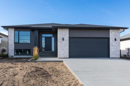 30 CARIBOU BAY, Steinbach, Manitoba R5G 0Z3, Canada