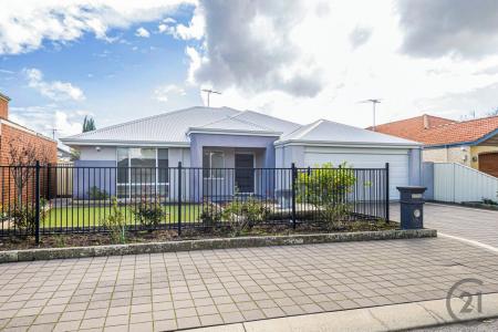 8 Black Swan View, Dudley Park, WA 6210, Australia