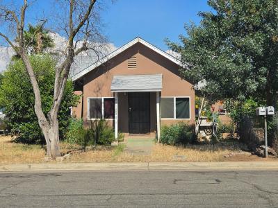 1124 S 1st Avenue, Dinuba, California 93618, USA
