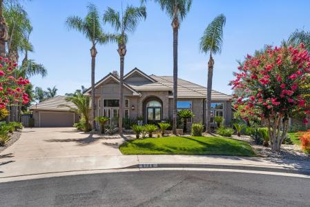 5709 W Seeger Court, Visalia, California 93277, USA