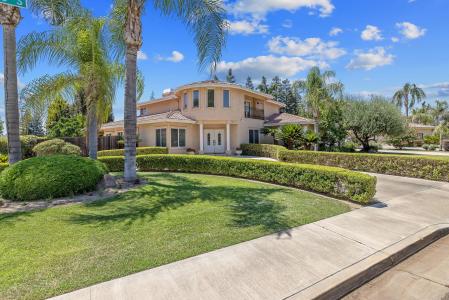 1647 S Bluegrass Court, Visalia, California 93277, USA