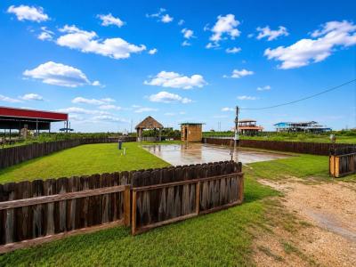 1123 Mabry, Gilchrist, Texas 77617, États-Unis