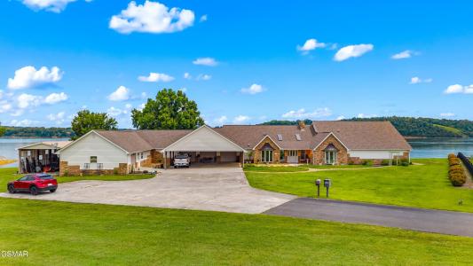 829 Tucker Place Way, Dandridge, Tennessee 37725, USA