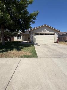 11154 Persimon Circle, Armona, California 93202, USA