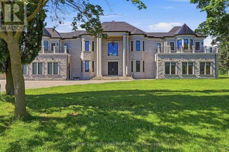 4 GRAFTON CRESCENT, Brampton (toronto Gore Rural Estate), Ontario L6P 0M1, Canada