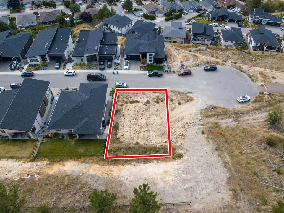 1253 LONE PINE DRIVE, Kelowna, Colombie-Britannique V1P 0A5, Canada
