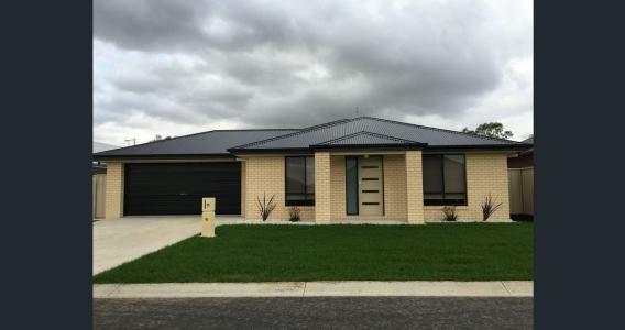 8 Derrick Street, Wodonga, VIC 3690, Australia