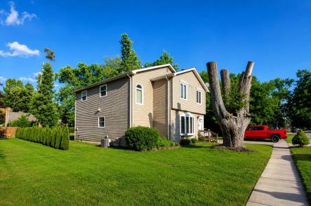 21812 Albion, Farmington Hills, Michigan 48336, USA