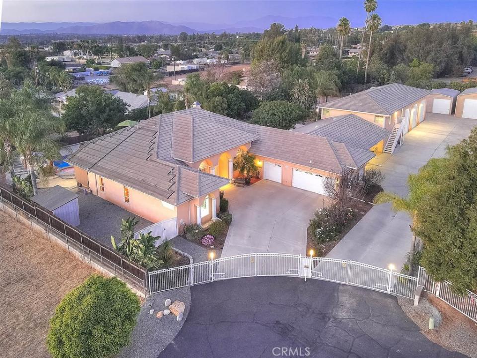 17292 Bali, Riverside, California 92504