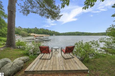 2847 Crescent Shores Drive, Traverse City, Michigan 49685, USA