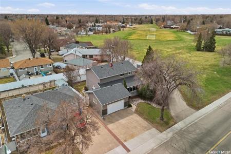 404 DALGLIESH DRIVE, Regina, Saskatchewan S4R 6J1, Canada