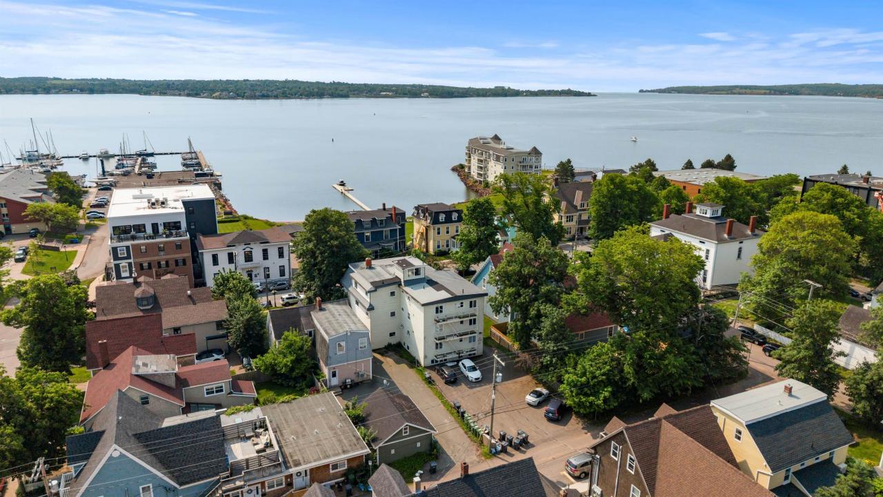 21 WATER STREET, Charlottetown, Île-du-Prince-Édouard C1A 1A2, Canada