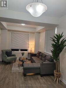 5 FUSILIER DRIVE, Toronto (clairlea-birchmount), Ontario M1L 0J4, Canada